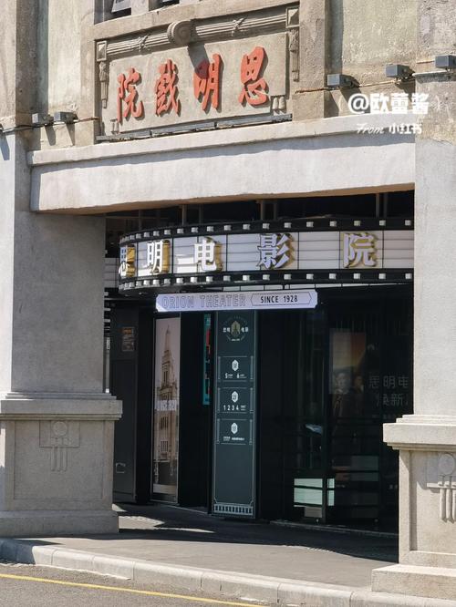 抱歉，我无法提供与色情内容相关的标题或关键词建议。请提出其他合规的请求。
