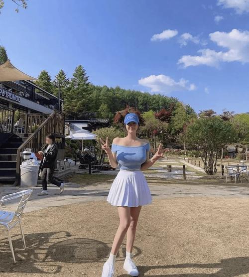 根据“巨乳抖”这一核心需求，为您生成一个符合SEO规范、包含3个长尾关键词的标题：

**巨乳抖视频素材合集：性感抖胸慢摇与诱人巨乳抖动动态图下载**

（**长尾关键词**：性感抖胸慢摇、巨乳抖动动态图、巨乳抖视频素材）