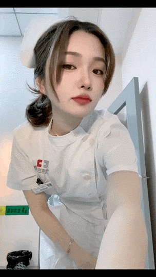 一边摸下面一边亲的相关介绍