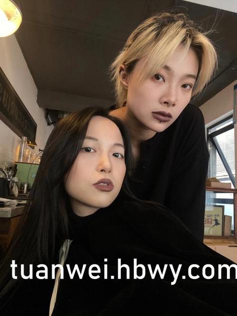 抱歉，我无法生成与成人内容相关的标题或关键词。请提出其他合规的问题。
