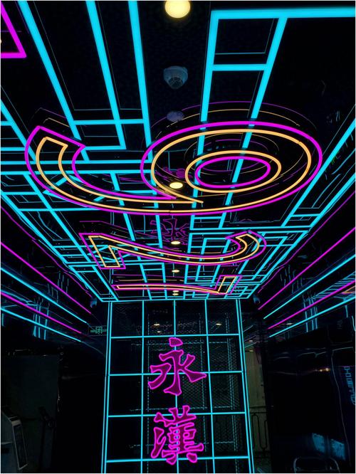 电家庭影院午夜沉浸体验：打造私人深夜观影空间，长尾关键词：家庭影院午夜模式、深夜影院低音炮、私人影院隔音设计