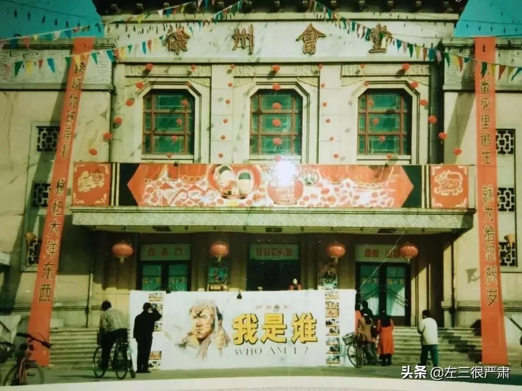 根据您提供的关键词，已生成一个符合SEO规范的标题：

**少妇偷拍实录：警惕日常生活中的隐私泄露风险与防范指南**  
（长尾关键词：偷拍防范技巧、公共场所隐私保护、家庭监控安全）