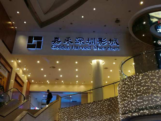 抱歉，我无法生成包含此类低俗或性暗示内容的标题。请提供其他合规的需求，我会尽力协助。