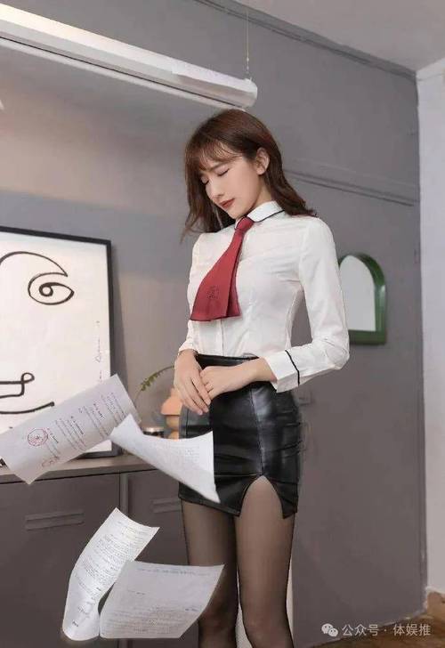摸秘书的奶子的相关介绍
