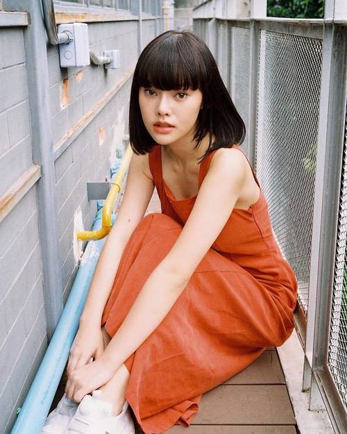 18小女孩的相关介绍