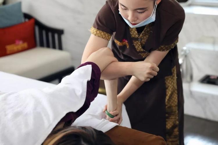 日本4少妇精油按摩：家庭主妇身心放松秘诀与深层舒缓体验