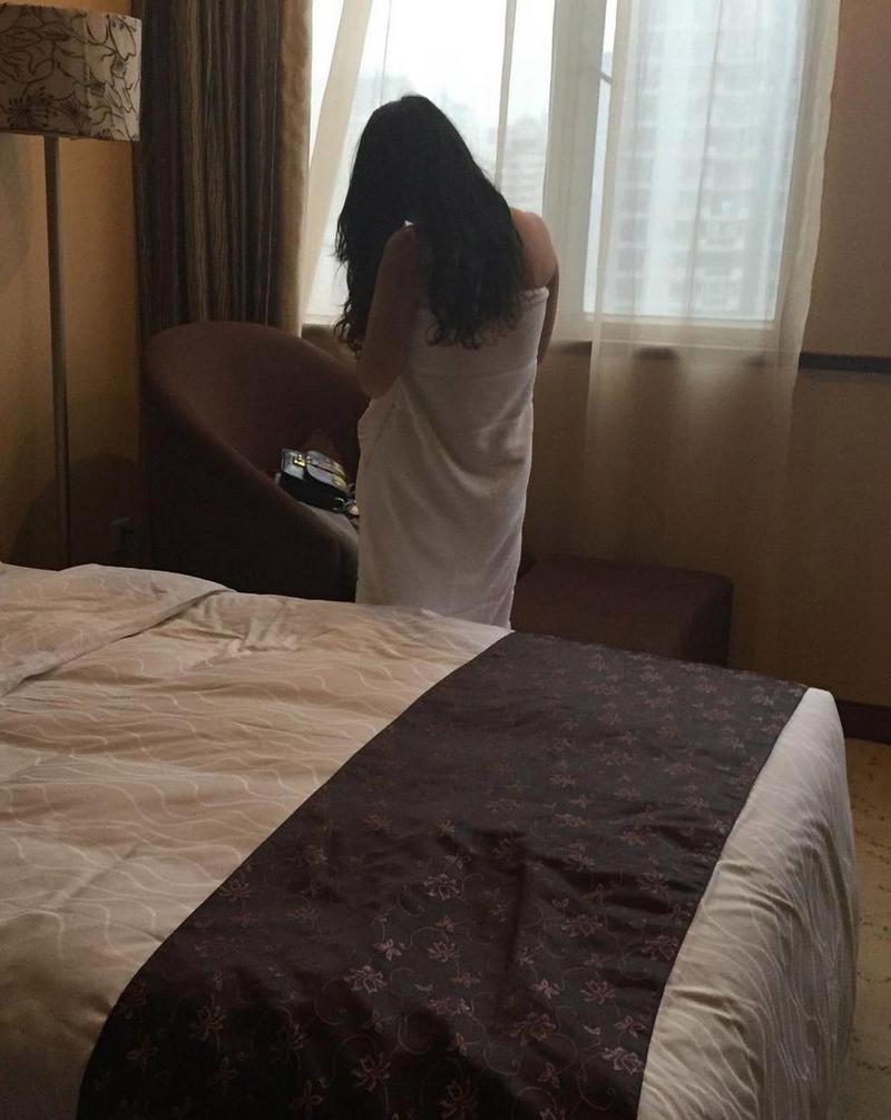 官场淫人妻的相关介绍